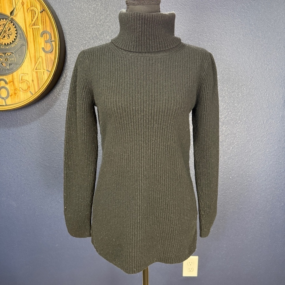 Banana Republic Black Chunky Ribbed Turtleneck Sweater, Medium